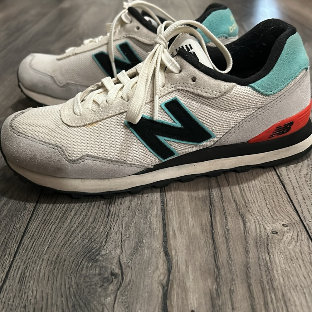 Women’s 515 White New Balance shoes size 8 fits like a 7.5